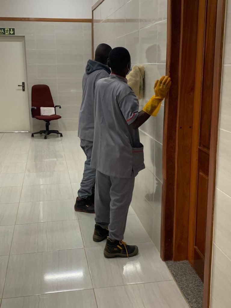 Equipe de limpeza profissional